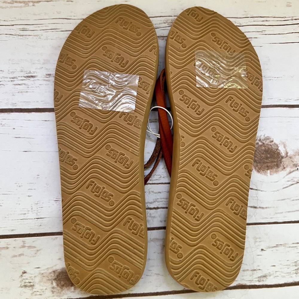 NEW Flojos Sandals Tan Brown Faux Leather Knot Detail Flip Flops Size 6 - Picture 4 of 5